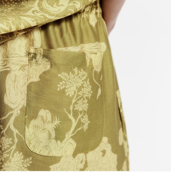 *LAST CHANCE* WHITE LOTUS x H&M PATTERNED KNEE-LENGTH SHORTS NWT Size XXL - Picture 5 of 11